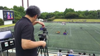 【人工芝は要注意】熱中症や食中毒、サッカー少年の夏のトラブルを重症化させないための4つの対処