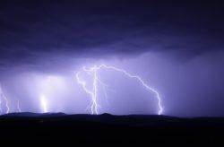 ゴロゴロと鳴りだしたらもう遅い？！雷の本当の恐ろしさ