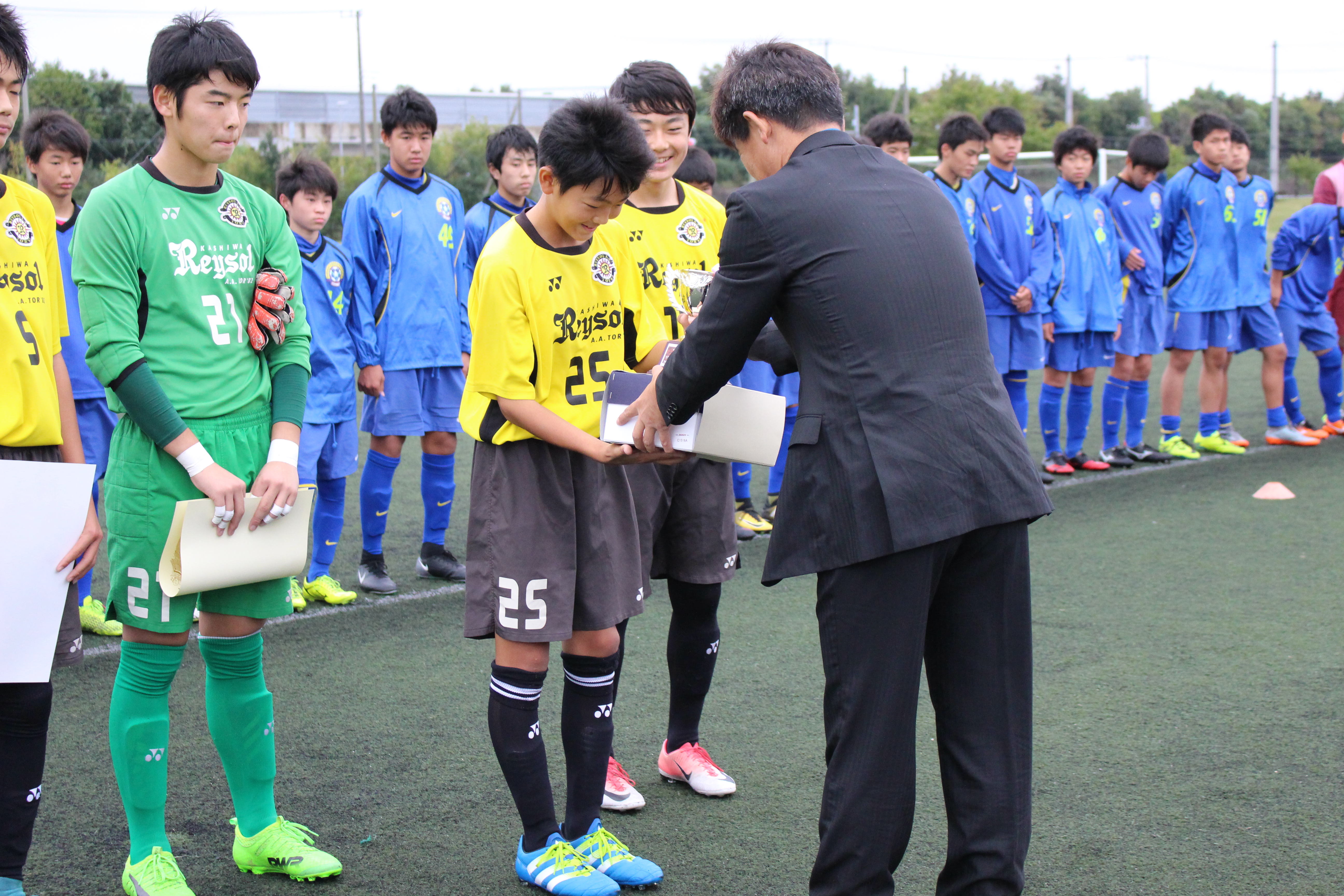 表彰式写真等 追加 マッチレポ 17高円宮杯千葉県選手権 代表決定戦 市原スポレクパークからお届けしました ジュニアサッカーnews 表彰式写真等 追加 マッチレポ 17高円宮杯千葉県選手権 代表決定戦 市原スポレクパークからお届けしました ジュニアサッカーnews