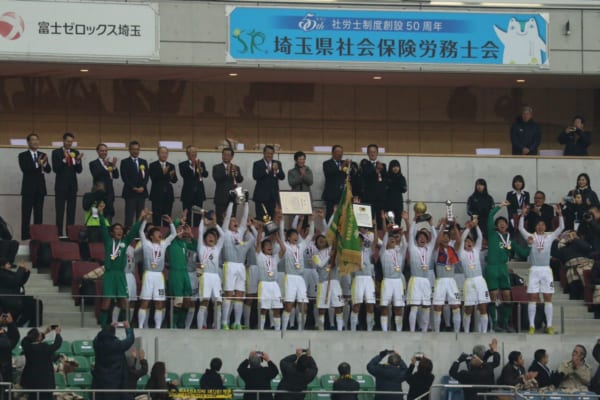 17年度 第96回全国高校サッカー選手権大会 前橋育英が初優勝 後半アディショナルタイム弾で劇的勝利 優秀選手掲載 ジュニアサッカー News 17年度 第96回全国高校サッカー選手権大会 前橋育英が初優勝 後半アディショナルタイム弾で劇的勝利 優秀選手掲載 ジュニアサッカー News