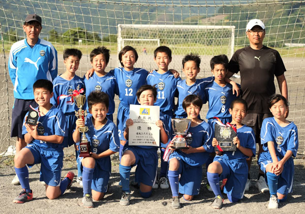 18年度 第41回東豊田杯争奪招待 少年サッカー大会 優勝は横内sss ジュニアサッカーnews 18年度 第41回東豊田杯争奪招待 少年サッカー大会 優勝は横内sss ジュニアサッカーnews