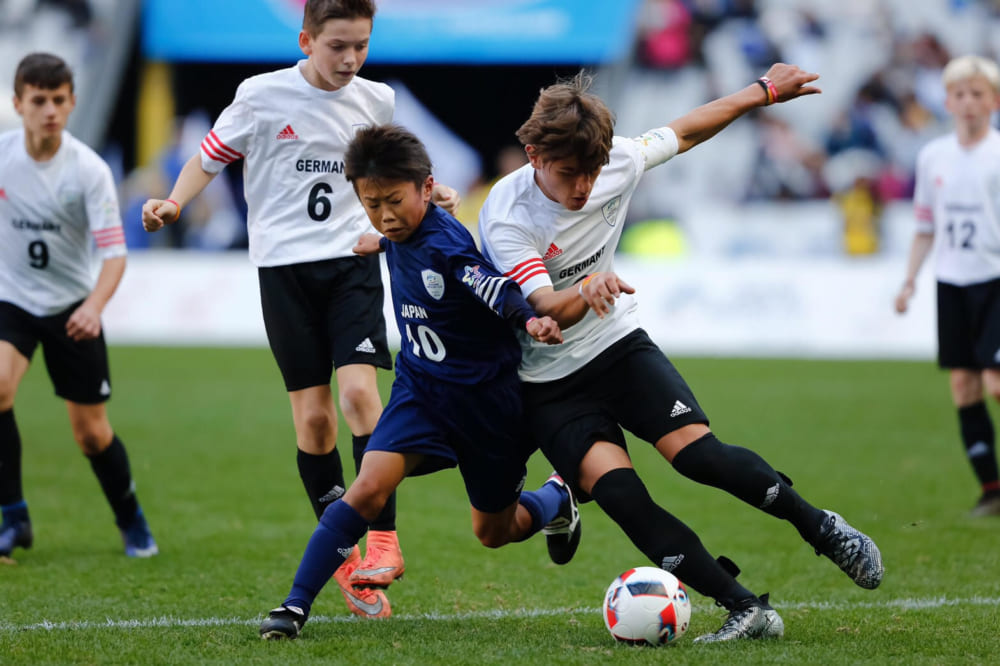 ピッチで相手を置き去りにしたくないか サッカーで最も重要な動き 方向転換 に注目 Pr ジュニアサッカーnews