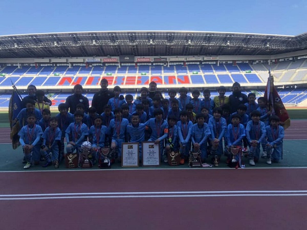 18年度 日産カップ争奪 第45回神奈川県少年サッカー選手権大会 低学年の部 優勝はバディーsc 県内452チームの頂点に 優勝チーム写真追加 ジュニアサッカーnews 18年度 日産カップ争奪 第45回神奈川県少年サッカー選手権大会 低学年の部 優勝はバディーsc 県内452チームの頂点に 優勝チーム写真追加 ジュニアサッカーnews