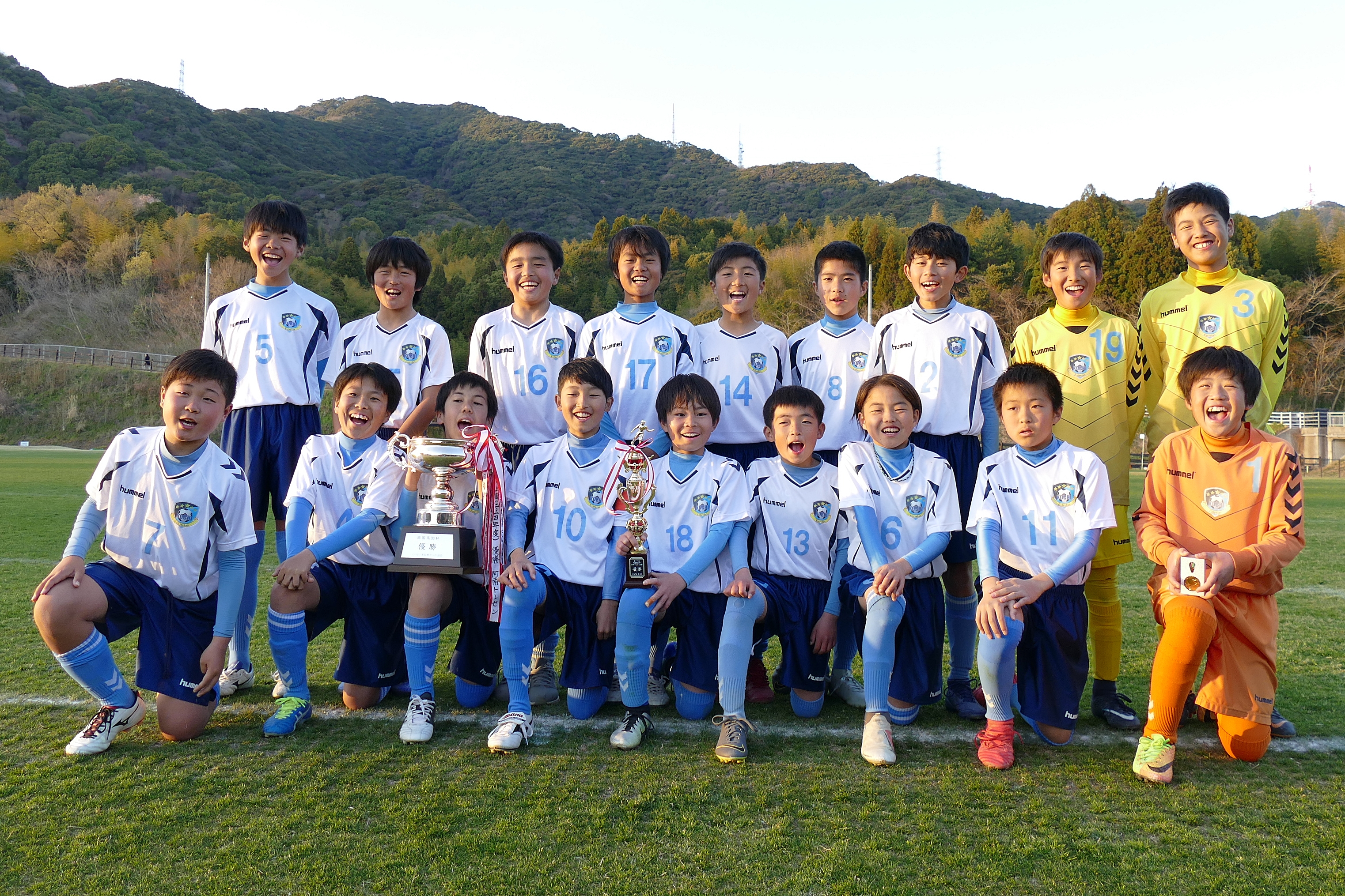 18年度 第17回 南国高知杯 サッカー大会 6年生の部 優勝はエストレーラス高知 写真掲載 ジュニアサッカーnews