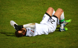 サッカーのスポーツ障害が一番発生しやすいのは○○の季節！予防にやっておきたいこととは？　PR