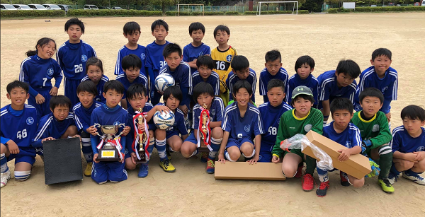 優勝写真掲載 優勝はjsc堺 南河内春季大会5年生の部 19年度南河内少年サッカー連盟春季大会 5年生の部 大阪 ジュニアサッカーnews