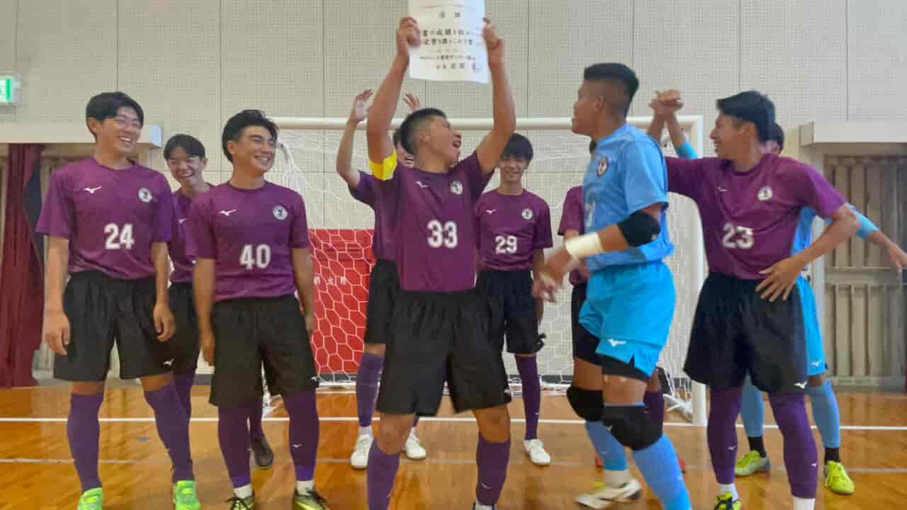 優勝写真 得点ランキング掲載 22年度 第9回jfa全日本u 18フットサル選手権 三重県大会 優勝は稲生高校 ジュニアサッカーnews