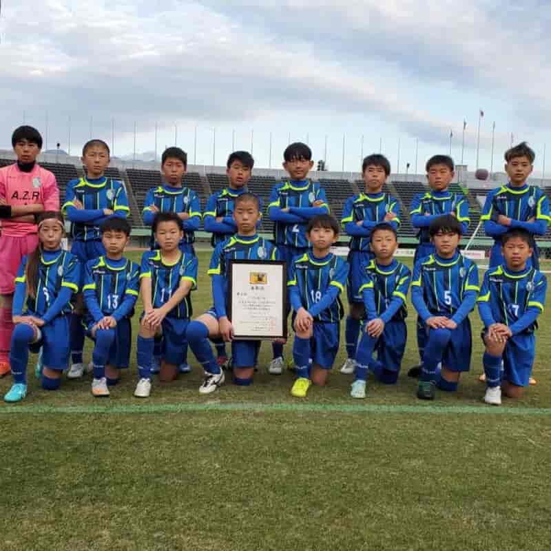 優勝 第3位チーム写真追加 特集記事追加 22年度 Jfa全日本u 12サッカー選手権 全国大会 鹿児島 優勝はレジスタfc 埼玉 連覇達成 全国8159チームの頂点に ジュニアサッカーnews