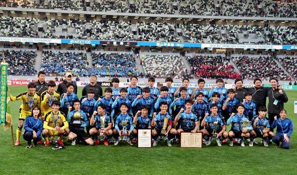 写真 優秀選手掲載 22年度 第101回全国高校サッカー選手権大会 全国大会 優勝は岡山学芸館 初優勝 ジュニアサッカーnews