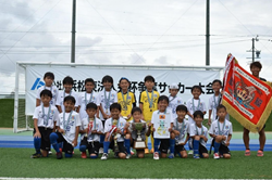 【優勝写真掲載】2024年度 浜松東法⼈会杯争奪浜松キッズU-9サッカー⼤会（静岡）優勝はオイスカFC！2連覇達成！最終結果表掲載