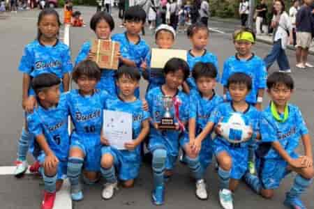 【優勝写真掲載】2026年度 横浜市春季少年サッカー大会 U-8 神奈川 優勝はバディーSC、3カテゴリー制覇！